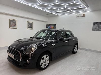 Begagnad Mini One D Business 95 HK (69 kW) 2019 Svart Halvkombi