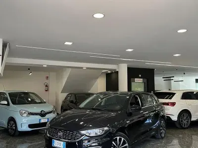 Usata Fiat Tipo Lounge 120 CV (88 kW) 2016 Nero Berlina