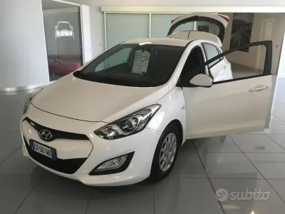 Usata Hyundai i30 Classic 97 CV (71 kW) 2014 Bianco Berlina