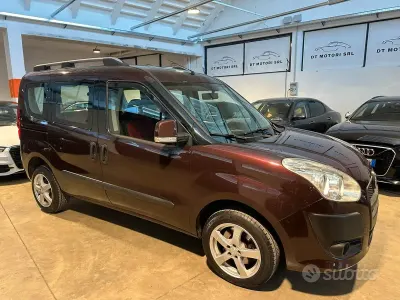 Usata Fiat Doblò Dynamic 95 CV (69 kW) 2010 Lilla Monovolume