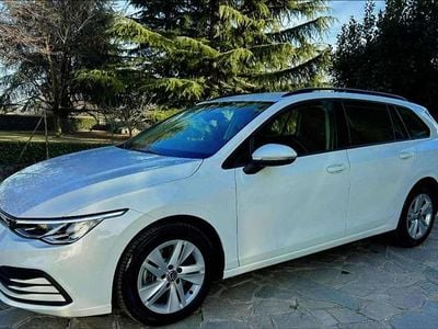 Usata VW Golf VIII Life 116 CV (85 kW) 2021 Bianco Station wagon