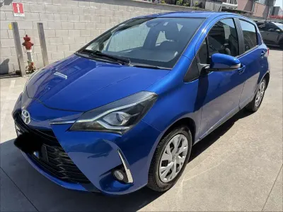Usata Toyota Yaris Hybrid Style 73 CV (53 kW) 2018 Blu metallizzato Utilitaria