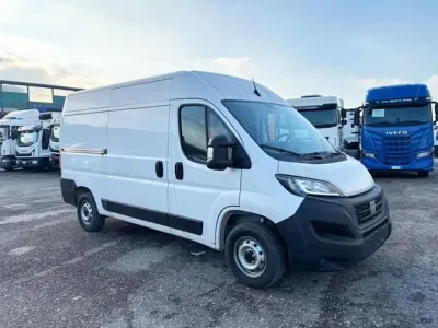 Usado Fiat Ducato 33 120 HP (88 kW) 2023 Branco Van