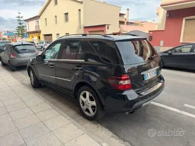 Usata Mercedes ML320 224 CV (164 kW) 2007 Nero SUV