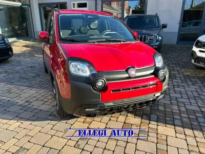 Ny Fiat Panda Cross Cross 69 HK (50 kW) 2026 Röd Halvkombi