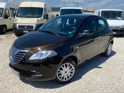 Usata Lancia Ypsilon 69 CV (50 kW) 2013 Marrone Utilitaria