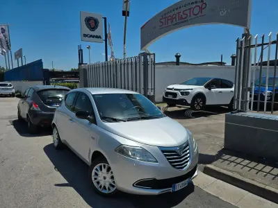 Usata Lancia Ypsilon Gold 69 CV (50 kW) 2014 Argento Utilitaria