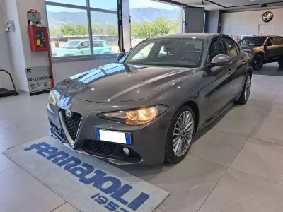 Usata Alfa Romeo Giulia Super 150 CV (110 kW) 2017 Grigio vesuvio Berlina