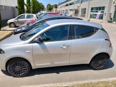 Usata Lancia Ypsilon 69 CV (50 kW) 2021 Grigio Utilitaria
