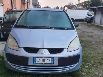 Usata Mitsubishi Colt 75 CV (55 kW) 2006 Blu/azzurro Berlina
