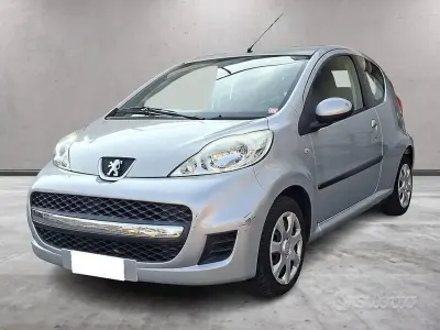 Usata Peugeot 107 Active 68 CV (50 kW) 2011 Aqua Utilitaria