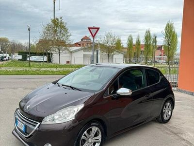 usata Peugeot 208 allure 1.4 diesel adatta neopatentati