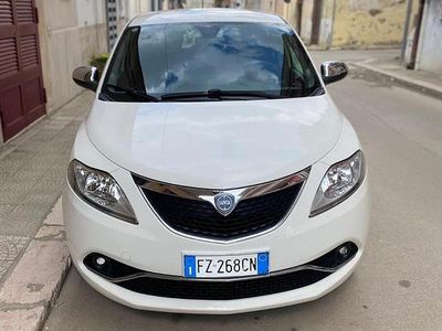 Usata Lancia Ypsilon 69 CV (50 kW) 2019 Bianco Utilitaria