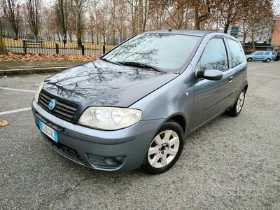 Usata Fiat Punto Dynamic 69 CV (50 kW) 2003 Grigio Berlina