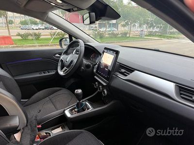 Usata Renault Captur 101 CV (74 kW) 2023 Grigio SUV