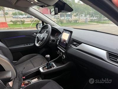 Usata Renault Captur 100 CV (73 kW) 2023 Grigio SUV