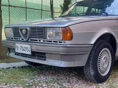 Usata Alfa Romeo Giulietta 109 CV (80 kW) 1987 Grigio Berlina