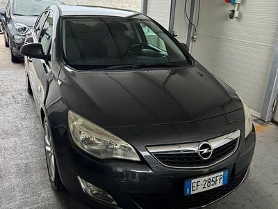 Usata Opel Astra Cosmo 110 CV (80 kW) 2010 Grigio Berlina