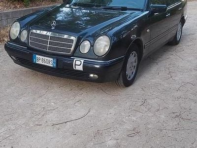Begagnad Mercedes E200 Elegance 130 HK (95 kW) 1997 Sedan