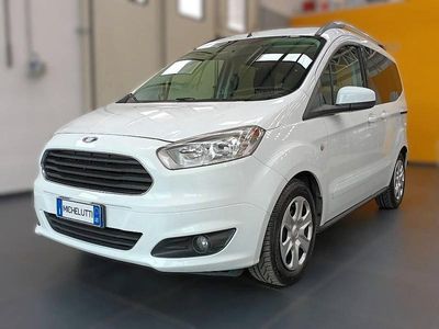 Begagnad Ford Tourneo 100 HK (73 kW) 2015 Vit Minibuss