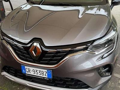 Usado Renault Captur Techno 101 CV (74 kW) 2023 Gris SUV