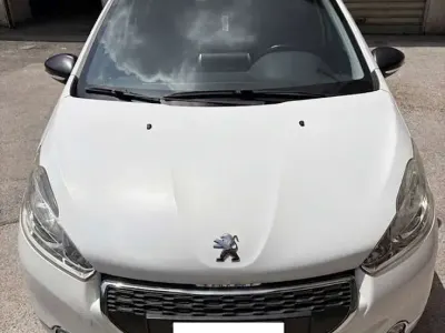 Usata Peugeot 208 Access 95 CV (69 kW) 2014 Bianco Utilitaria