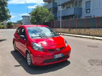 Usata Toyota Aygo 68 CV (50 kW) 2007 Rosso Utilitaria