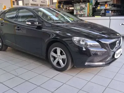 Usado Volvo V40 Kinetic 150 CV (110 kW) 2017 Negro Berlina
