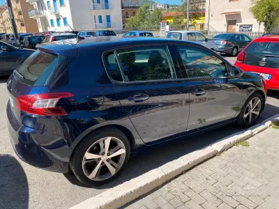 Usata Peugeot 308 99 CV (72 kW) 2017 Viola Berlina