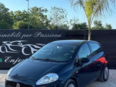 Usata Fiat Grande Punto S 75 CV (55 kW) 2011 Bluazzurro Utilitaria