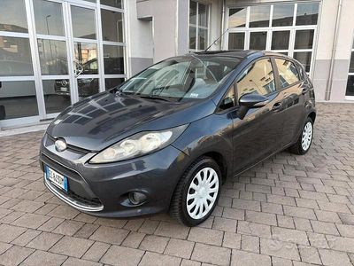 Usata Ford Fiesta Titanium 97 CV (71 kW) 2010 Grigio Berlina