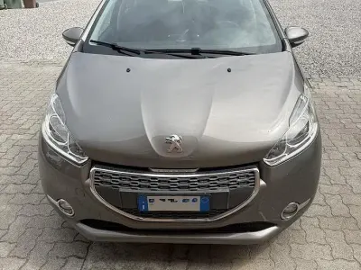 Usata Peugeot 208 68 CV (50 kW) 2012 Marrone Utilitaria