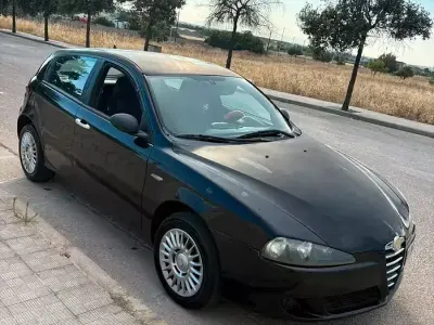 Usata Alfa Romeo 147 116 CV (85 kW) 2005 Nero Utilitaria