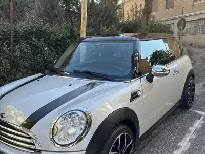 Usata Mini Cooper D 111 CV (81 kW) 2010 Utilitaria
