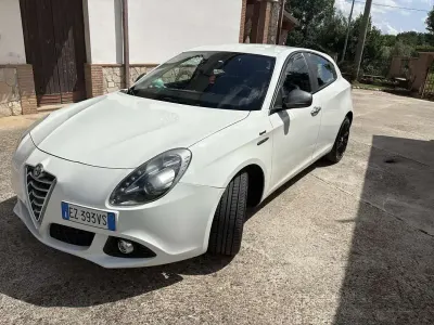 Usata Alfa Romeo Giulietta Business 105 CV (77 kW) 2015 Bianco Utilitaria