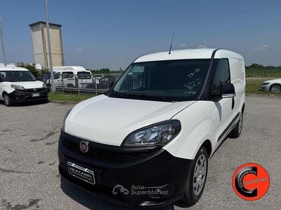 Usata Fiat Doblò 120 CV (88 kW) 2020 Bianco pastello Monovolume