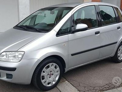 Grigio Usata 2011 Fiat Idea Active Monovolume | 3900 € (Buon prezzo)