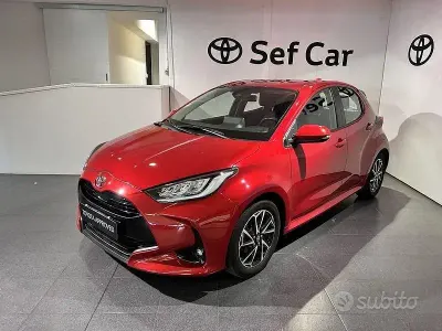 Usata Toyota Yaris Trend 72 CV (52 kW) 2022 Rosso Utilitaria