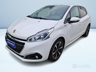 Usata Peugeot 208 Allure 83 CV (61 kW) 2018 Bianco pastello Utilitaria