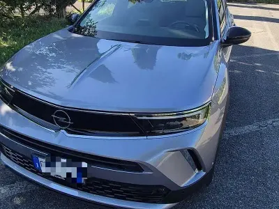 Usata Opel Mokka Elegance 101 CV (74 kW) 2023 Argento SUV