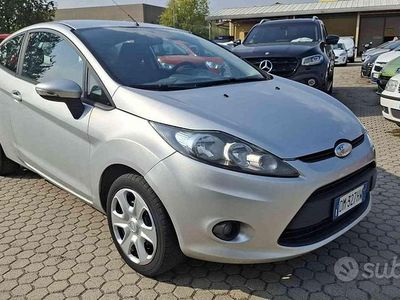 Usata Ford Fiesta 82 CV (60 kW) 2008 Grigio Utilitaria