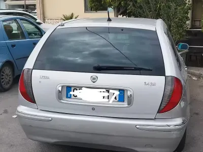 Usata Lancia Lybra 150 CV (110 kW) 2003 Grigio Station wagon