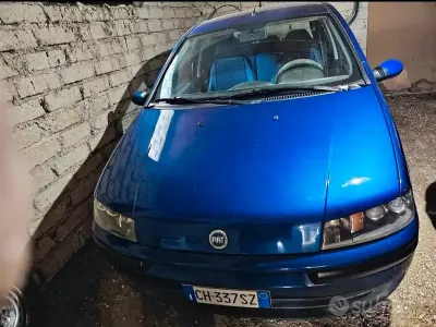 Usata Fiat Punto 80 CV (58 kW) 2001 Bluazzurro Utilitaria