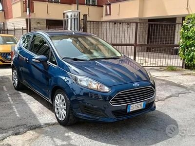 Usata Ford Fiesta 60 CV (44 kW) 2014 Blu Utilitaria