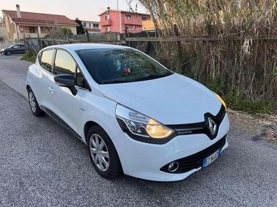 Usado Renault Clio IV 75 CV (55 kW) 2015 Berlina