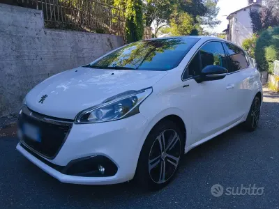 Usata Peugeot 208 GT-line 100 CV (73 kW) 2016 Bianco Utilitaria