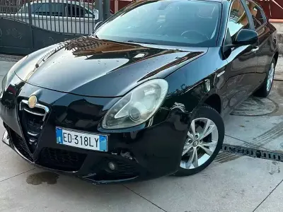 Usata Alfa Romeo Giulietta Exclusive 105 CV (77 kW) 2011 Blu Utilitaria