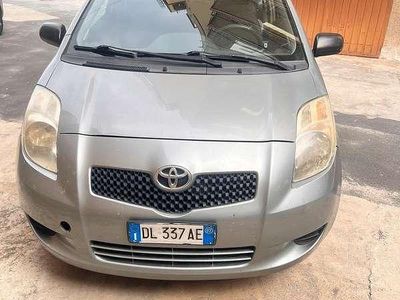 Grigio Usata 2007 Toyota Yaris Berlina | 3000 € (Buon prezzo)