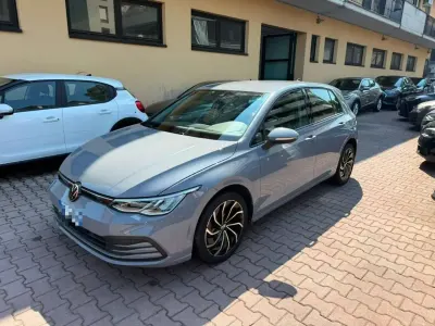 Usata VW Golf VIII Life 116 CV (85 kW) 2022 Nardu gray Berlina
