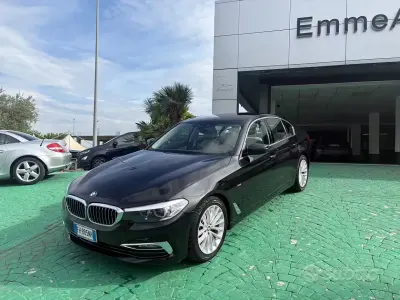 Begagnad BMW 520 Luxury Line 190 HK (139 kW) 2017 Blå Sedan
